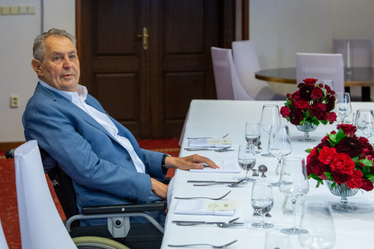 Zemanovi přijeli popřát k narozeninám Pellegrini, Orbán, Fico nebo Duda