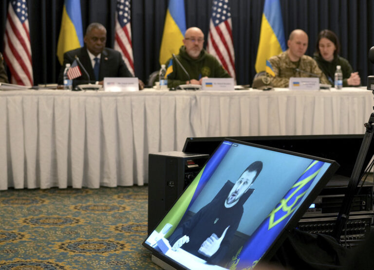 Jednání skupiny pro obranu Ukrajiny se po zrušení Bidenovy účasti odložilo