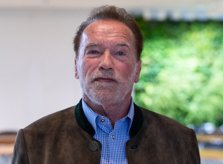 Schwarzenegger podpořil Harrisovou a ostře kritizoval Trumpa