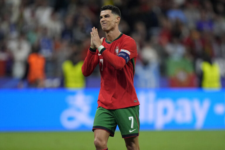 Ronaldo zůstává nejlépe placeným fotbalistou, za rok vydělá přes šest miliard