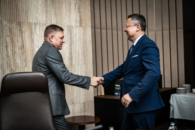 Slovenská vláda schválila návrh státního rozpočtu, plánuje nižší deficit