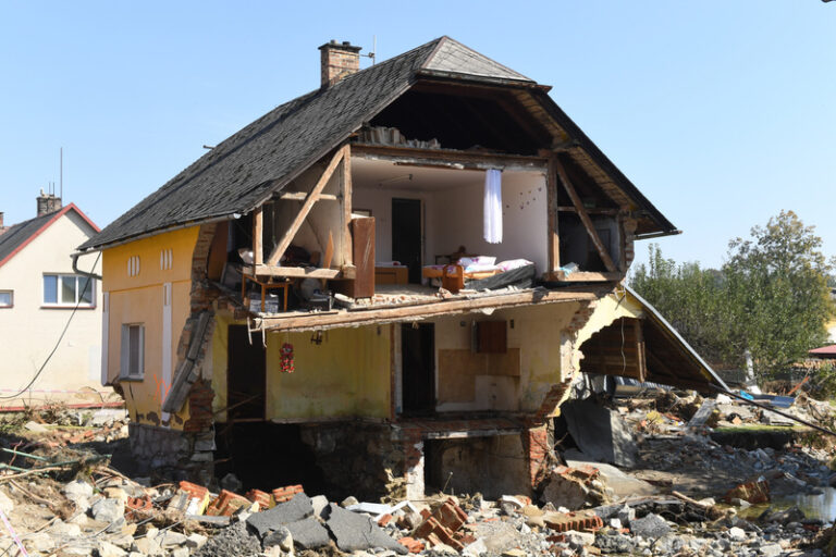 Úřady práce vyplatily obětem povodní zatím pomoc za celkem 399 mil. Kč