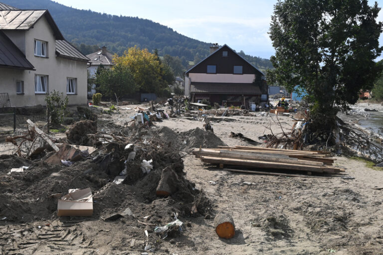 O pomoc zaplaveným rodinám mohou obce žádat od středy 9. října
