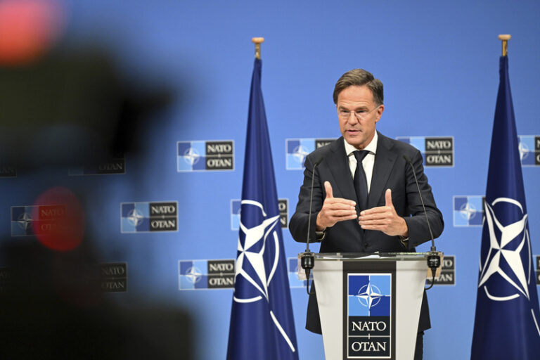 Rutte: Ruské ztráty činí 600.000 vojáků, nasazení sil z KLDR je zoufalstvím