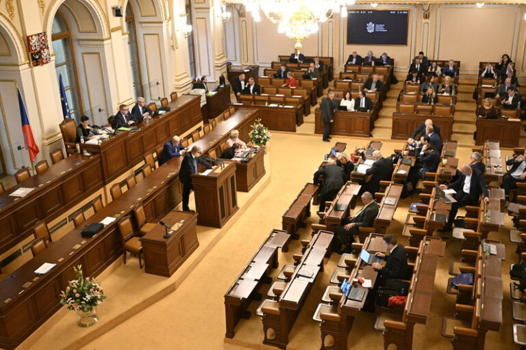 Sněmovna bude moci jednat o vládní reformě penzí také dnes případně i v noci