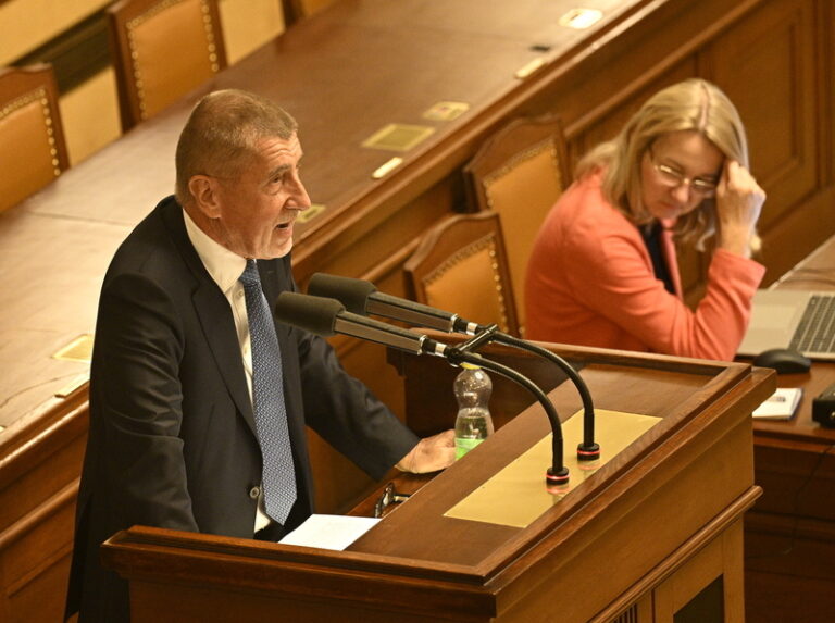 K platům politiků se poslanci sejdou z podnětu ANO příští týden ve čtvrtek