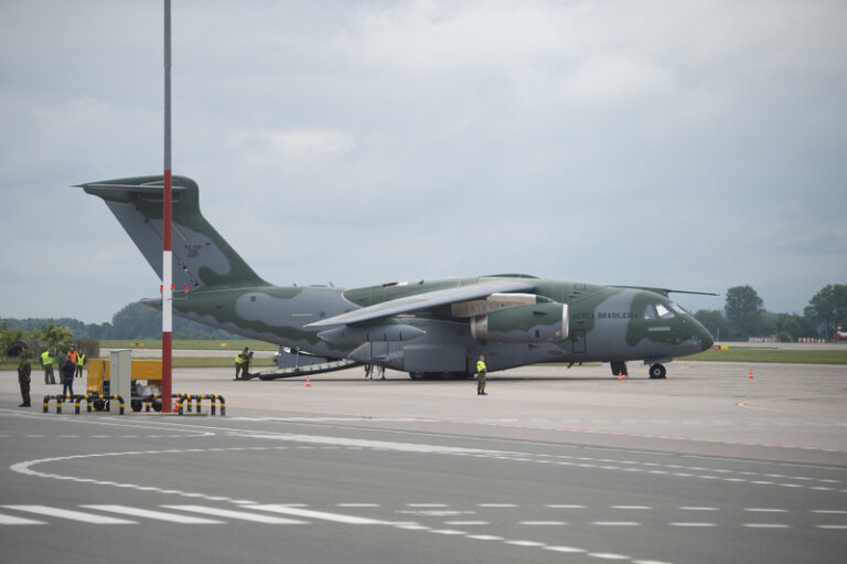 ČR uzavřela smlouvu na nákup dvou transportních letounů za 11,3 mld. Kč. bez DPH