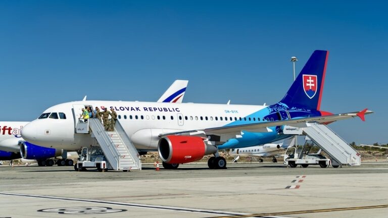 Slovenský speciál s evakuovanými lidi z Libanonu přistál v Bratislavě