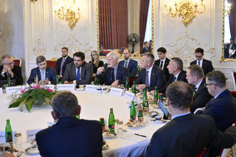 Projednávaná reforma přispěje k udržitelnosti penzí, shodl se Pavel s experty