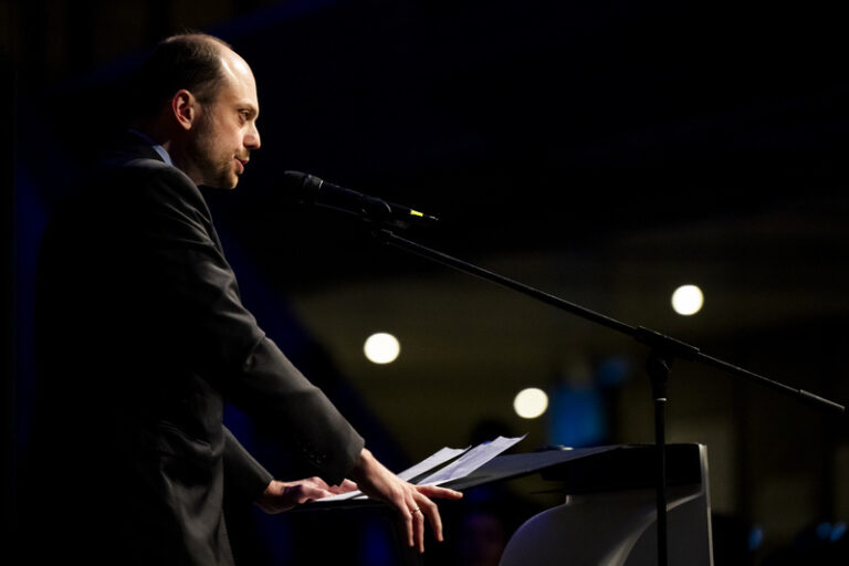 V Praze začala konference Forum 2000