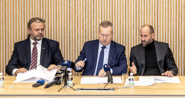 Zástupci ANO, ODS a Lepšího Severu podepsali v Ústeckém kraji koaliční smlouvu