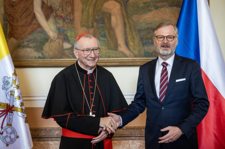 Fiala s vatikánským státním sekretářem podepsali česko-vatikánskou smlouvu