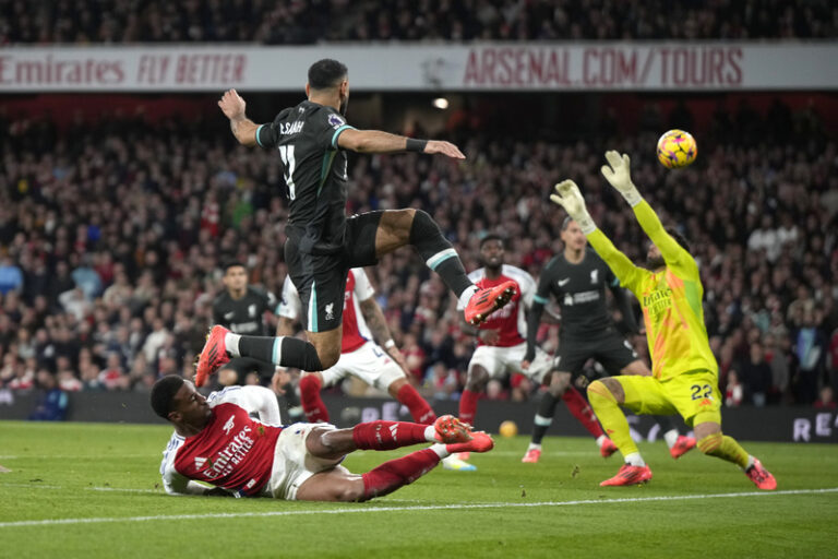 Arsenal hrál s Liverpoolem 2:2, v čele zůstal Manchester City