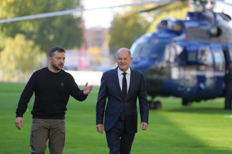 Scholz slíbil Ukrajině vojenskou pomoc za 1,4 miliardy eur