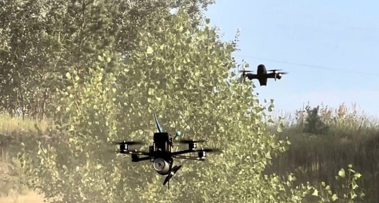 Lidské safari v Chersonu. Ruští piloti paušálně útočí na civilisty stovkami dronů každý den