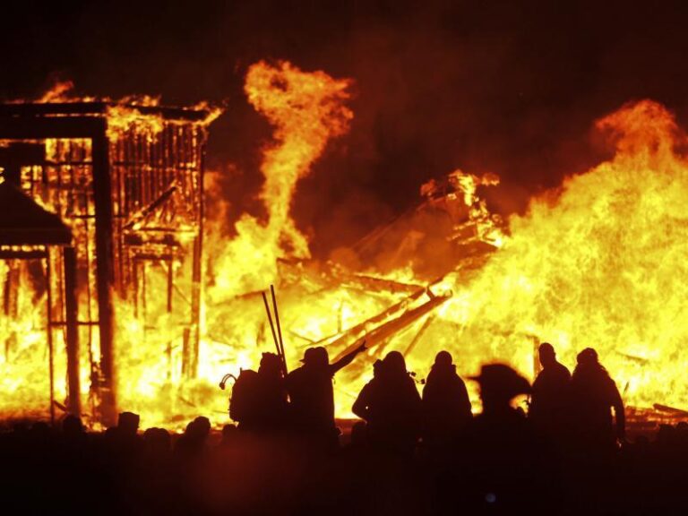 Nejméně deset lidí zemřelo při požáru v pečovatelském domě u španělské Zaragozy