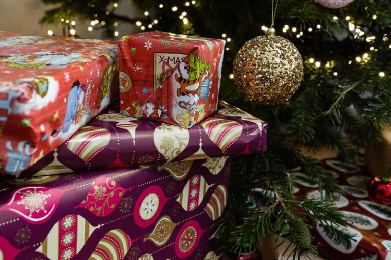 Jen 15 procent lidí hodlá vynaložit za vánoční dárky víc peněz než loni