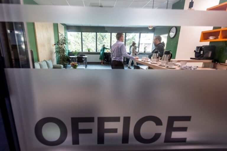 K lednu bude v Česku 73.628 úřednických míst, o 313 víc než letos začátkem roku