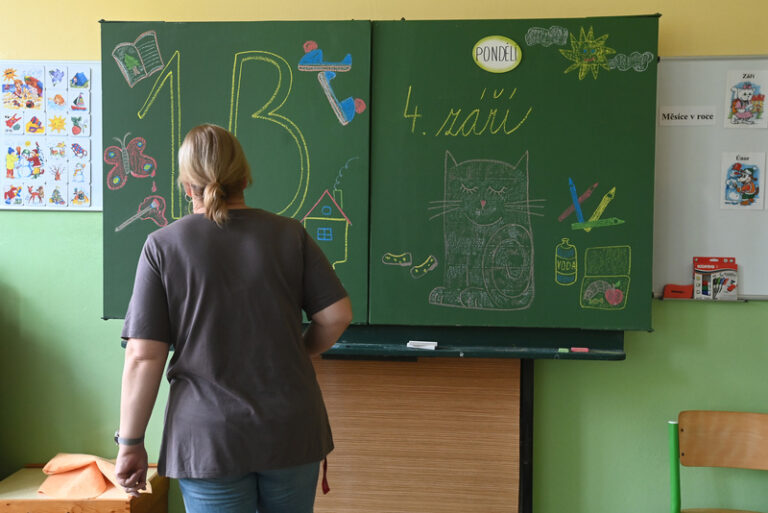 Nedostatečnou připravenost prvňáků na školu podle inspekce pozoruje 80% učitelů