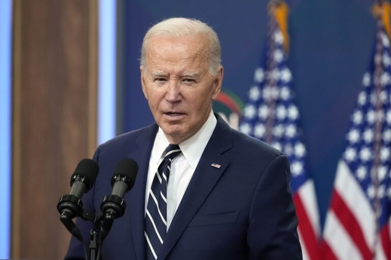 Biden chystá velký balík vojenské pomoci Ukrajině, píše Reuters