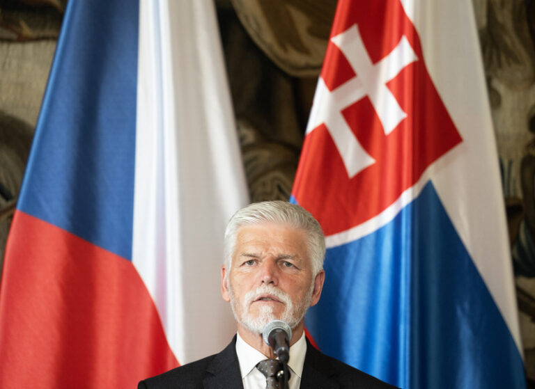 Slováci mají podle průzkumu za nejdůvěryhodnější světové politiky Pavla a Orbána