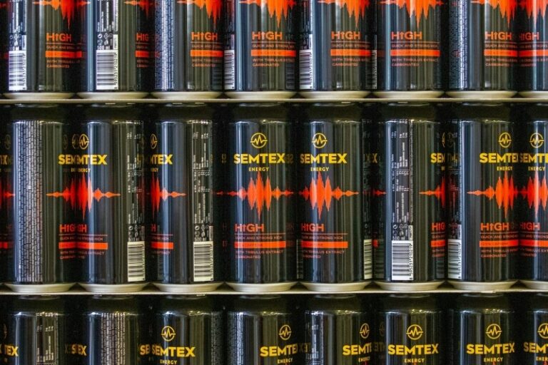 Vláda podpořila zákaz prodeje energetických nápojů dětem