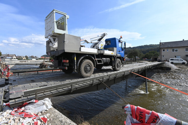 Armáda po povodních vybudovala 19 mostů a dvě lávky