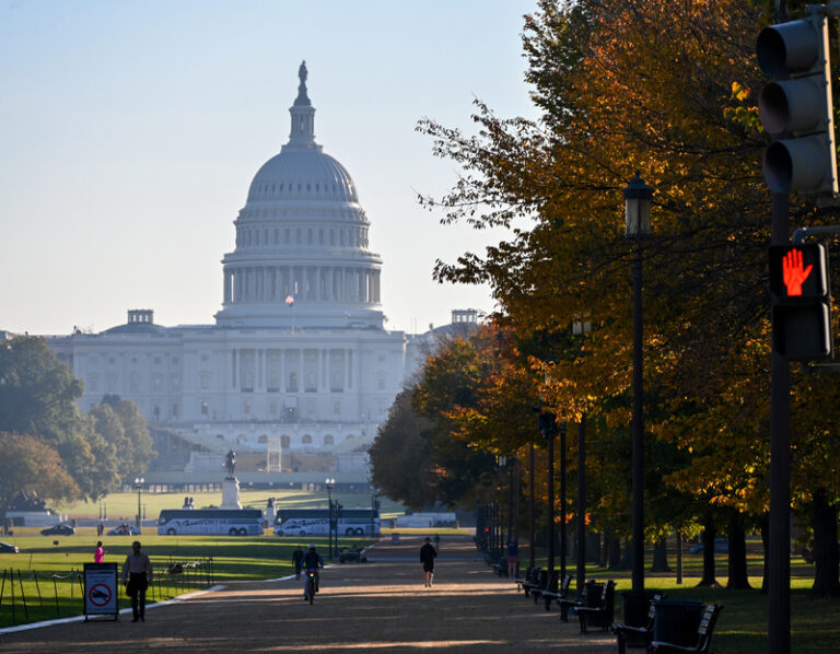 Kongres se potýká s dysfunkcí, výhrůžkami a slábnoucí důvěrou občanů