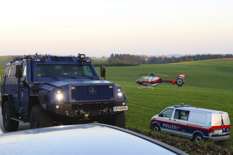 Muže, který v Rakousku u hranic s ČR asi zabil dva lidi, našla policie mrtvého