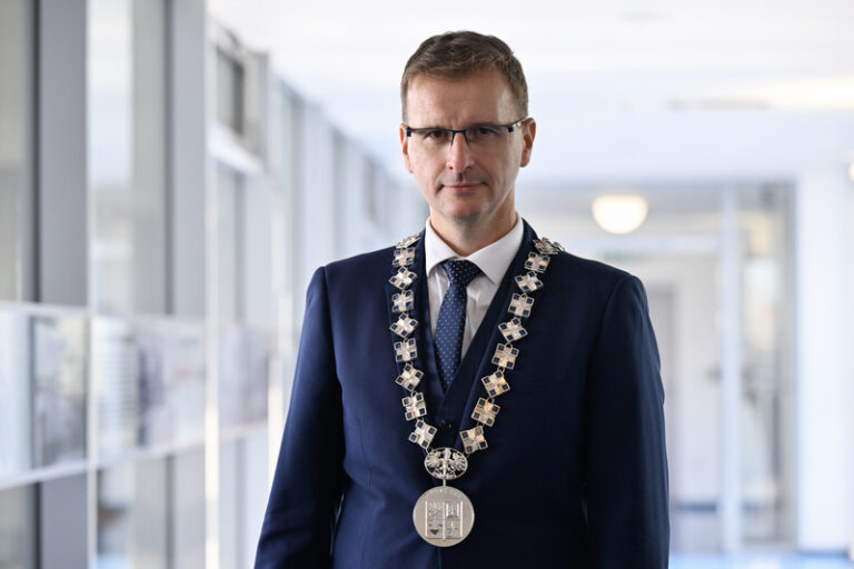 ANO navrhne na předsedu Asociace krajů zlínského hejtmana Holiše