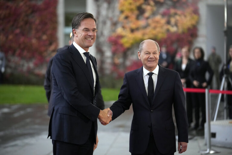 Scholz a Rutte se shodli, že je třeba posílit evropský pilíř NATO