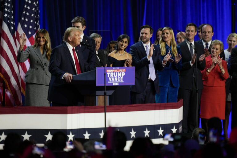 Trump strávil první den po volbách telefonováním, píše agentura AP