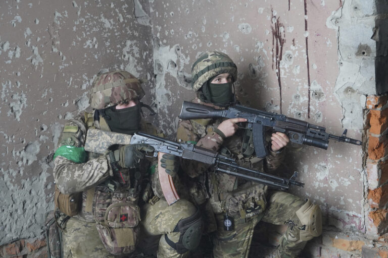 Ukrajina chce podle Zelenského diplomaticky ukončit válku