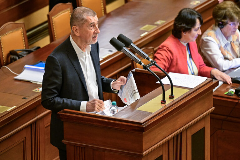 Babiš blokoval jednání Sněmovny, chtěl řešit psychický stav premiéra