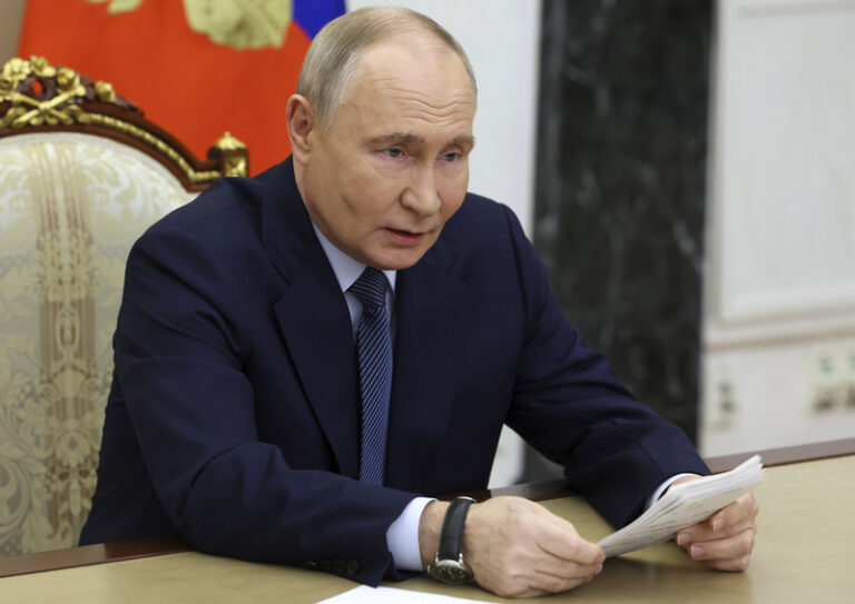 Rusko podle Putina spustí sériovou výrobu raket Orešnik, Kyjev chystá obranu