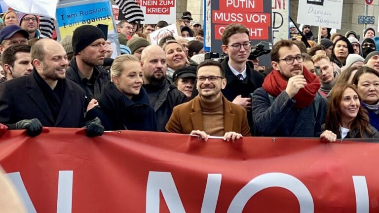 Iluze opozice: Ruské „protiválečné“ shromáždění v Berlíně maskuje širší agendu