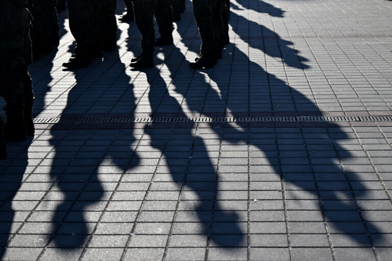 Platy vojáků by měly od ledna vzrůst o 1500 Kč, nařízení projedná vláda