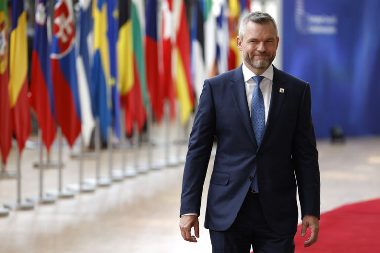 Pellegrini podepsal omezení státní podpory ubytování Ukrajinců