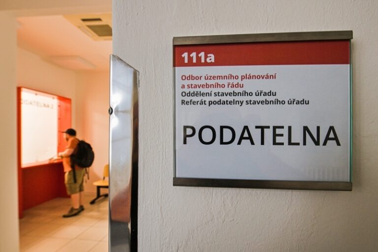 Začíná platit novela, která má pomoci řešit potíže se stavebním řízením