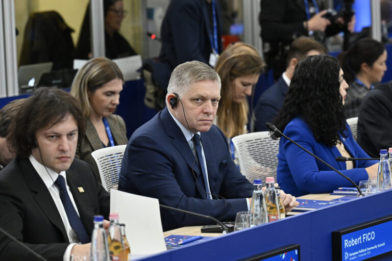 Ukrajina podle Fica nedostane pozvánku do NATO a přijde o část území