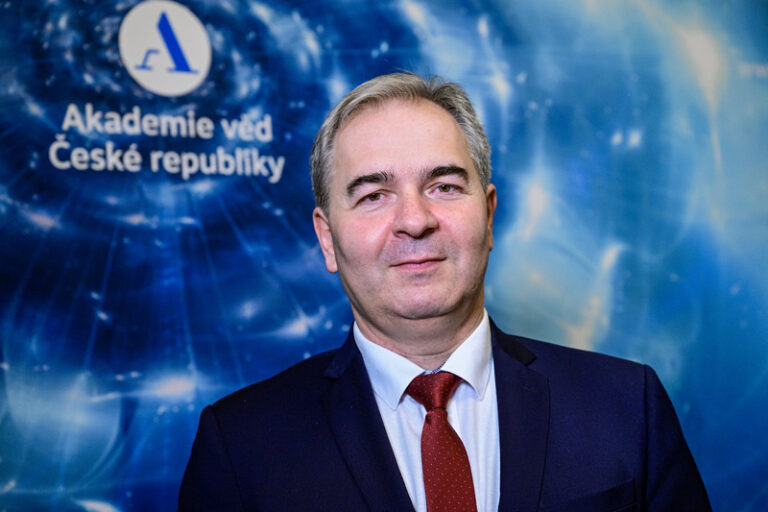 Předsedou Akademie věd ČR byl zvolen fyzik Radomír Pánek