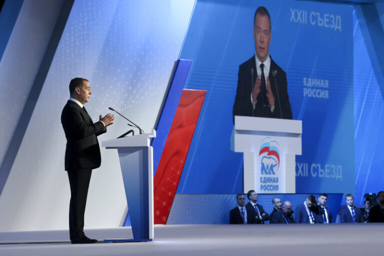 Na sjezdu Jednotného Ruska se tleskalo slovům o uchvácení cizího území