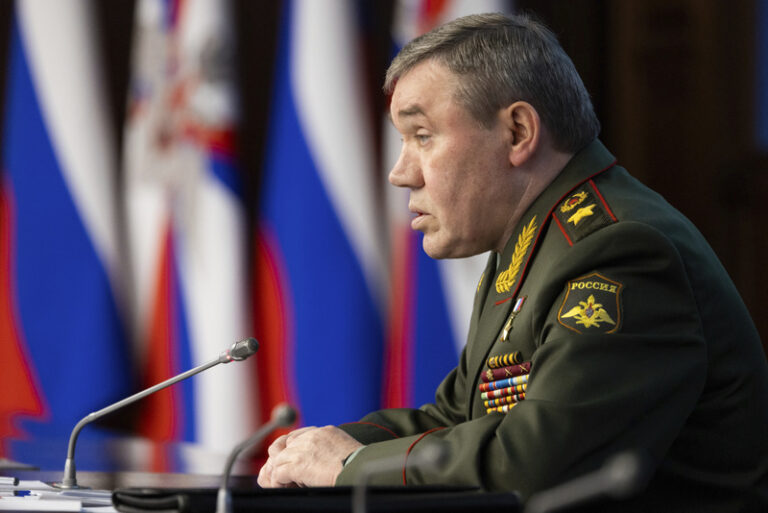 Kontrola zbrojení je věcí minulosti, řekl šéf ruské armády Gerasimov