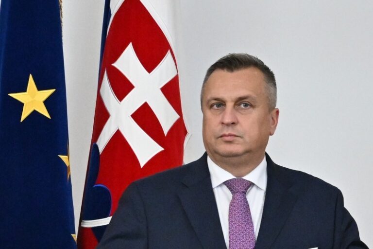 Šest slovenských poslanců dorazilo do Ruska; Polsko jim prý zakázalo přelet