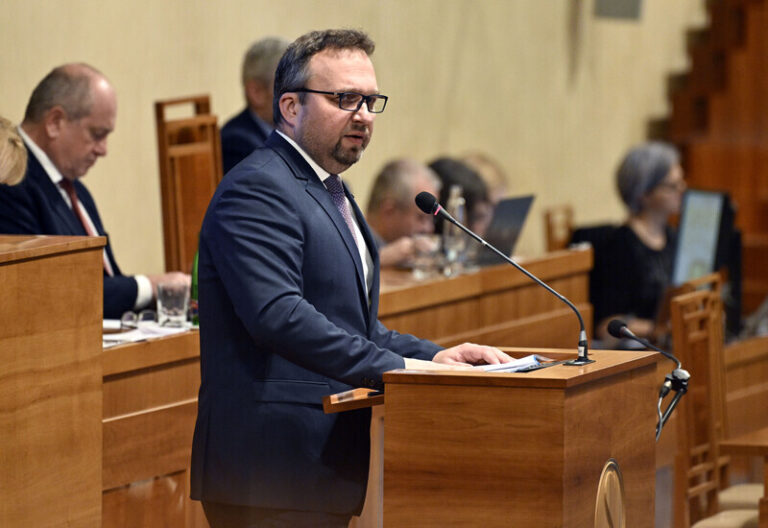 Zavedení reformy dávek by se mohlo odložit o tři měsíce, nevyloučil Jurečka