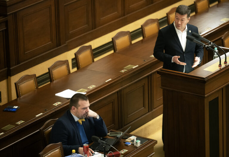 Vládní tábor se bude ve Sněmovně snažit o prosazení růstu poplatků za ČT a ČRo