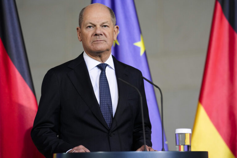 Neporušitelnost hranic platí pro všechny, řekl Scholz ve zjevné reakci na Trumpa