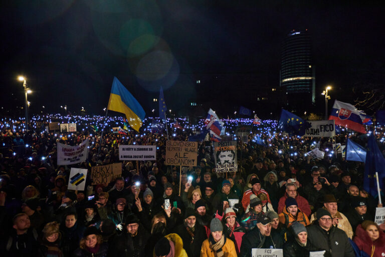 Tisíce Slováků vyšly do ulic podpořit proevropské směřování země