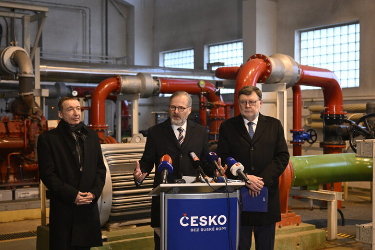 ČR zvládne při výpadcích ruské ropy přejít na plné zásobování západní cestou