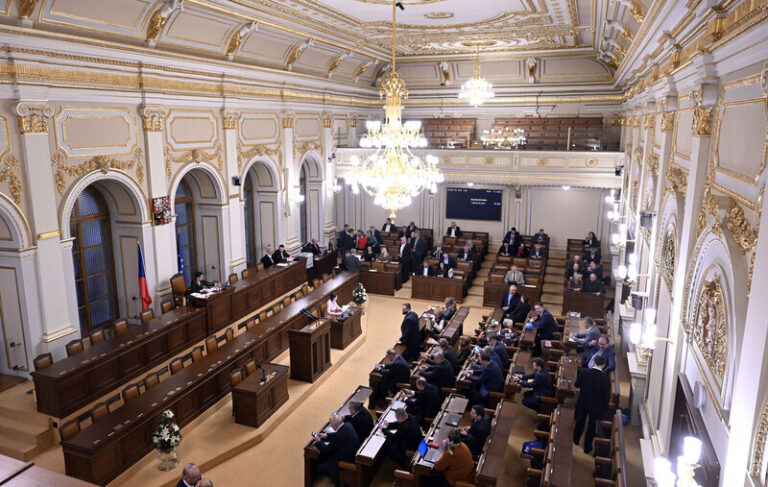 Sněmovna zahájila druhé dějství schvalování platové novely